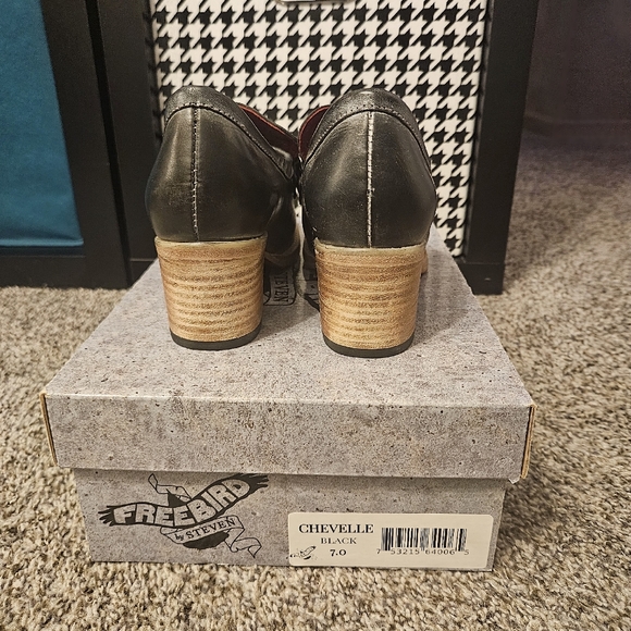 Freebird by Steven - Chevelle in Black Size 7 - Picture 2 of 6
